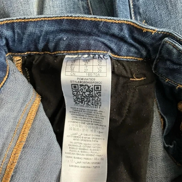 Women's GUESS Distressed Blue Jeans Grommet Eyelet Cropped Low-Mid Rise Size 27 - Picture 6 of 9